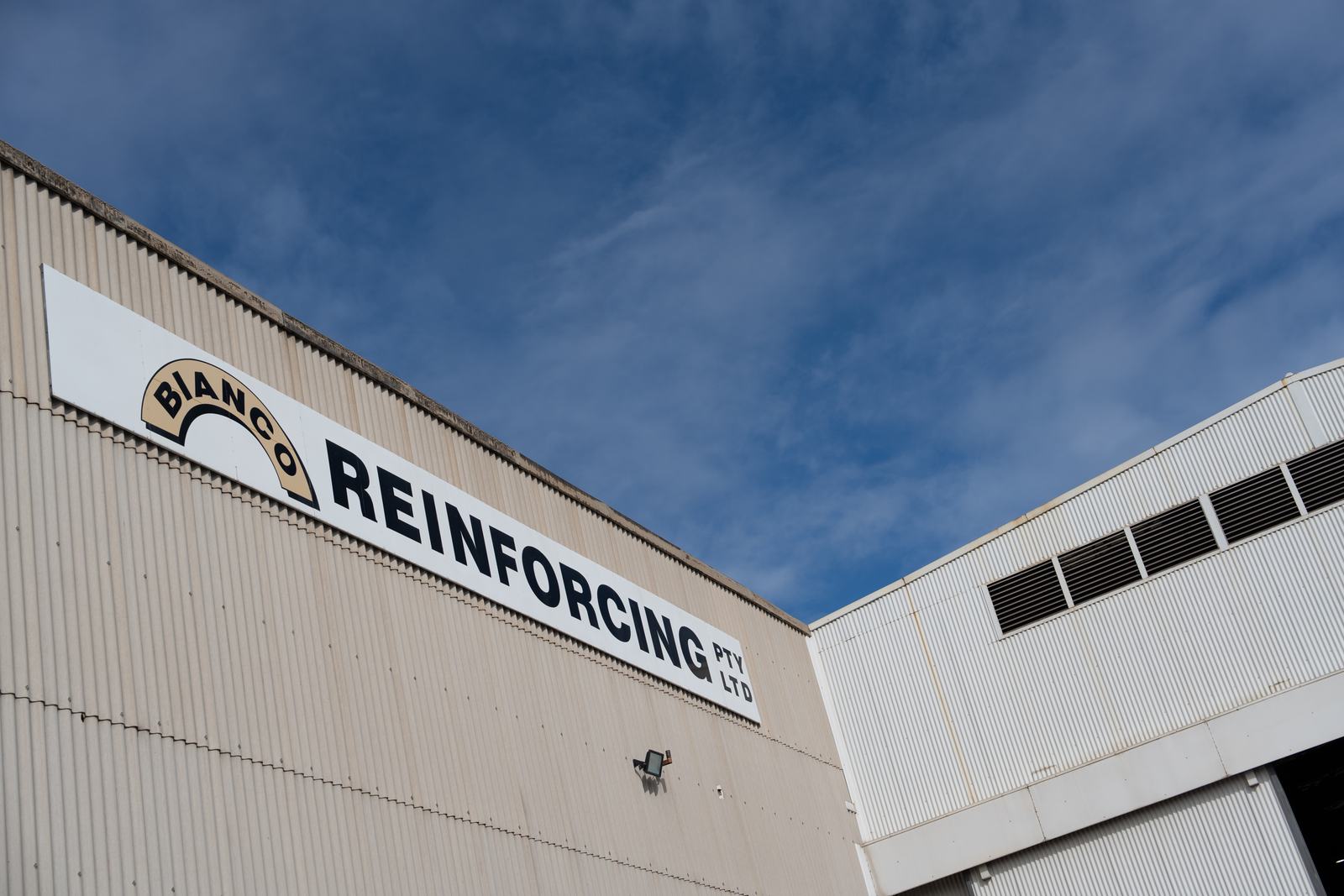 Bianco Reinforcing building